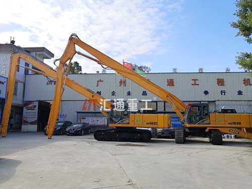 挖掘機(jī)加長(zhǎng)臂工廠.jpg 挖掘機(jī)加長(zhǎng)臂工廠.jpg