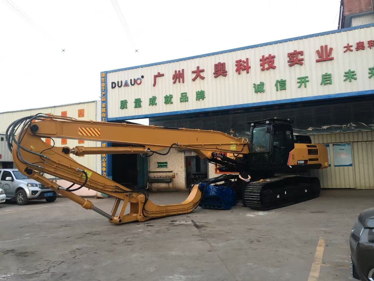 挖掘機打樁臂.jpg 挖掘機打樁臂.jpg